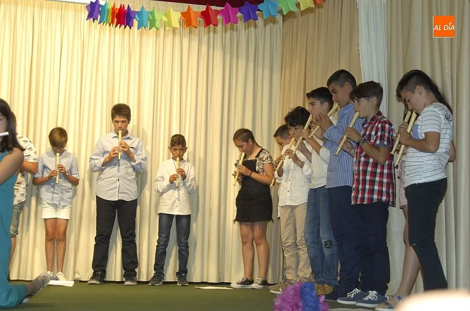 Foto 11 - El Colegio Mir&oacute;briga grad&uacute;a a sus alumnos de 6&ordm; de Primaria tras casi una d&eacute;cada en el centro  