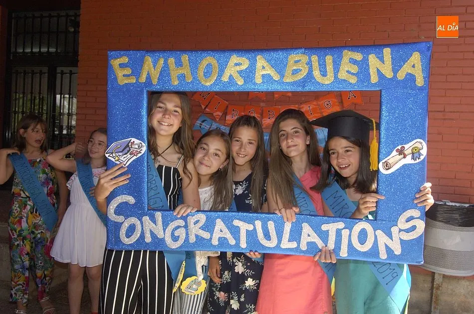 Foto 2 - El Colegio Mir&oacute;briga grad&uacute;a a sus alumnos de 6&ordm; de Primaria tras casi una d&eacute;cada en el centro  