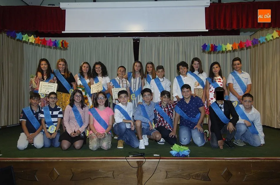 Foto 5 - El Colegio Mir&oacute;briga grad&uacute;a a sus alumnos de 6&ordm; de Primaria tras casi una d&eacute;cada en el centro  