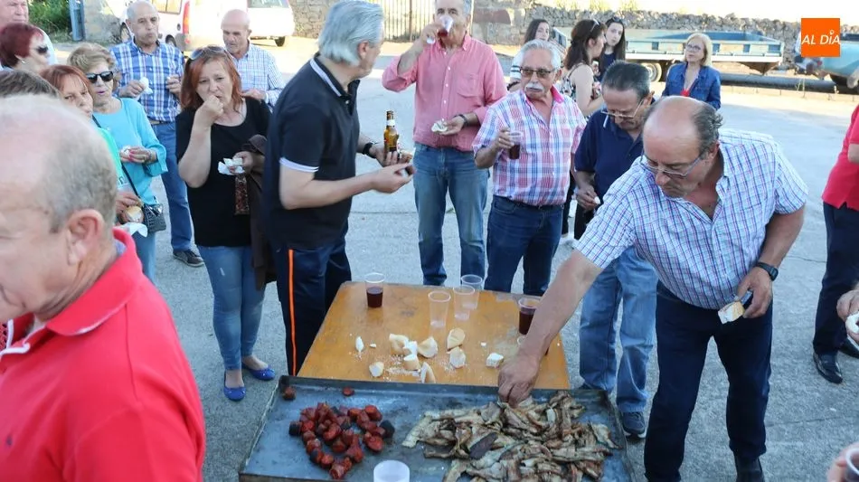 Foto 10 - En El Cubo de Don Sancho cogen fuerzas con una parrillada ante la noche que se viene encima  