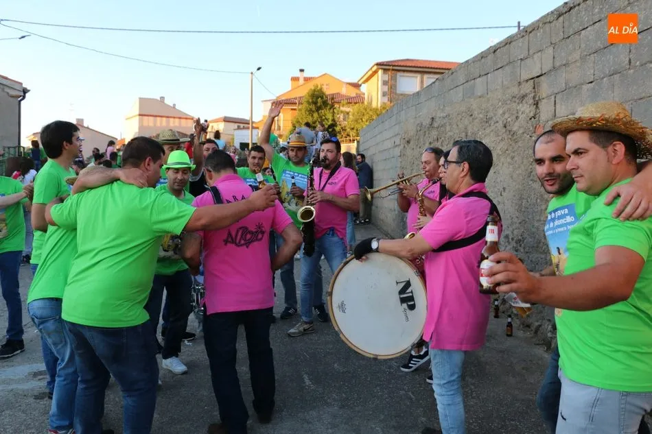 Foto 3 - En El Cubo de Don Sancho cogen fuerzas con una parrillada ante la noche que se viene encima  