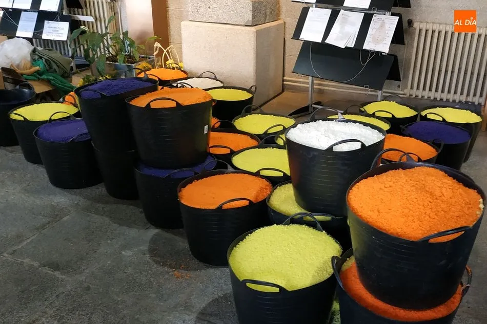 Foto 2 - Unos 3.000 kilos de sal alfombrar&aacute;n las calles el domingo de Corpus
