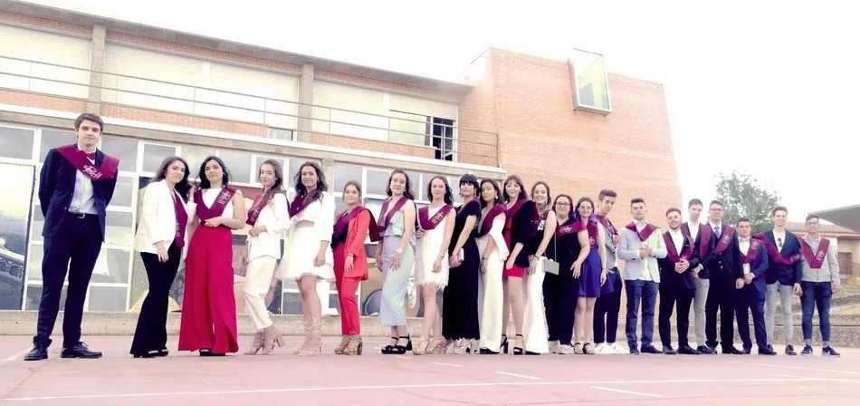 Foto 2 - El IES Leonardo Da Vinci grad&uacute;a a sus alumnos de segundo de Bachillerato