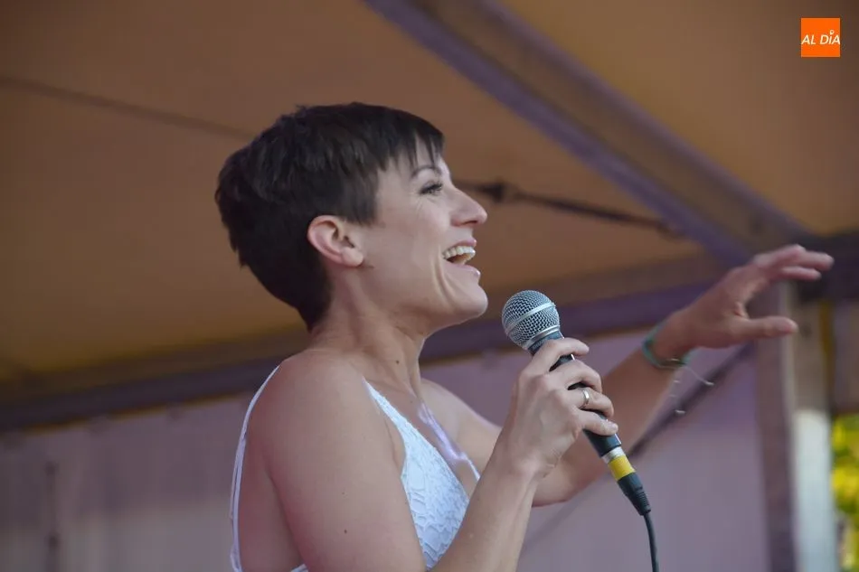 Foto 10 - La monologuista Sara Escudero y las pe&ntilde;as protagonizan el inicio de las fiestas de Cabrerizos