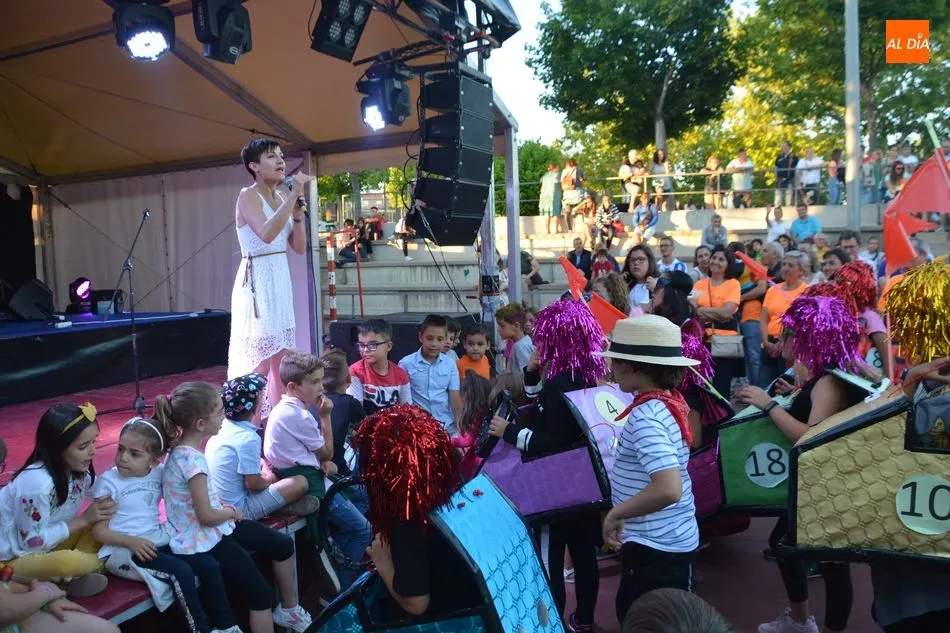 Foto 6 - La monologuista Sara Escudero y las pe&ntilde;as protagonizan el inicio de las fiestas de Cabrerizos