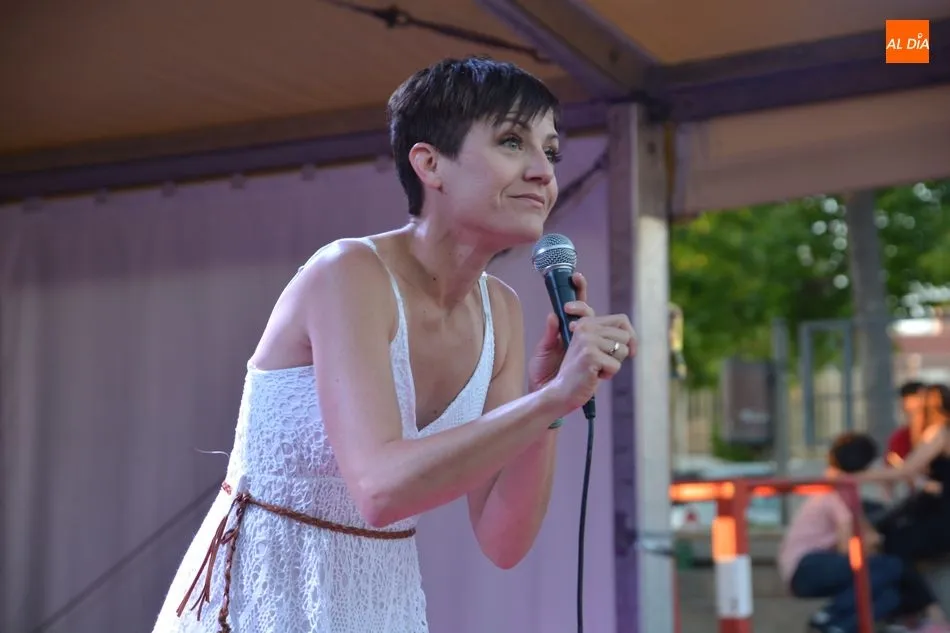 Foto 5 - La monologuista Sara Escudero y las pe&ntilde;as protagonizan el inicio de las fiestas de Cabrerizos