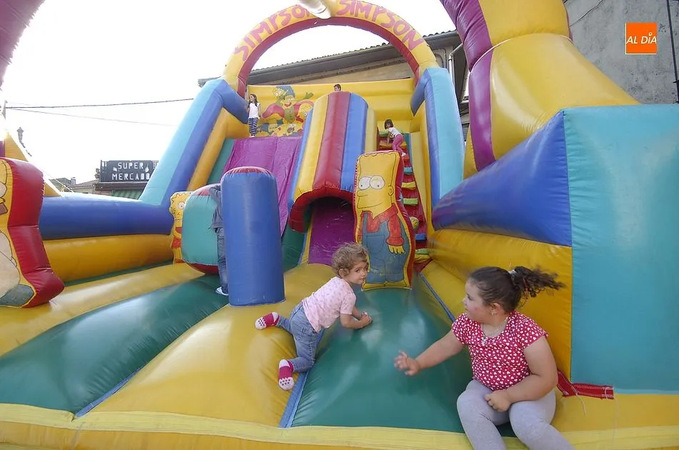Foto 4 - Navasfr&iacute;as estalla en fiestas con el preg&oacute;n de Tom&aacute;s Acosta P&iacute;riz  
