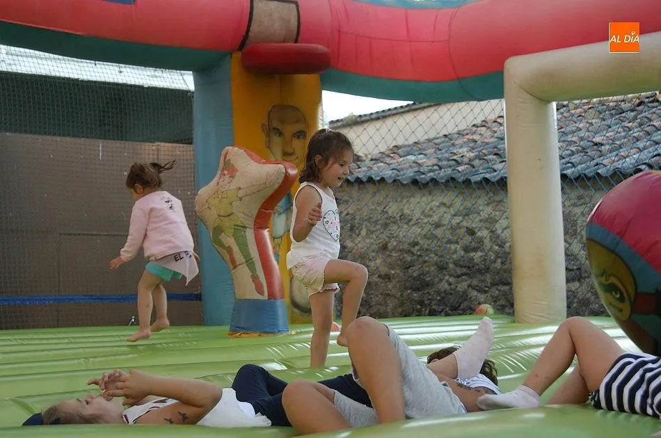 Foto 10 - El Payo iza su viga con los cinco j&oacute;venes Quintos como protagonistas  