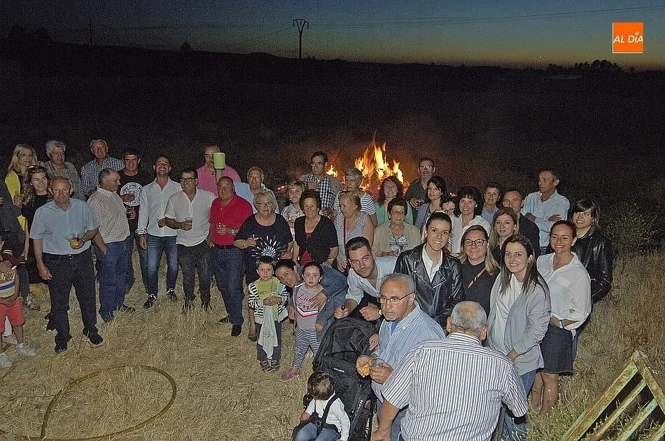 Foto 11 - El fuego ilumina la velada de apertura de los actos de Sanjuanejo en honor a su patr&oacute;n  