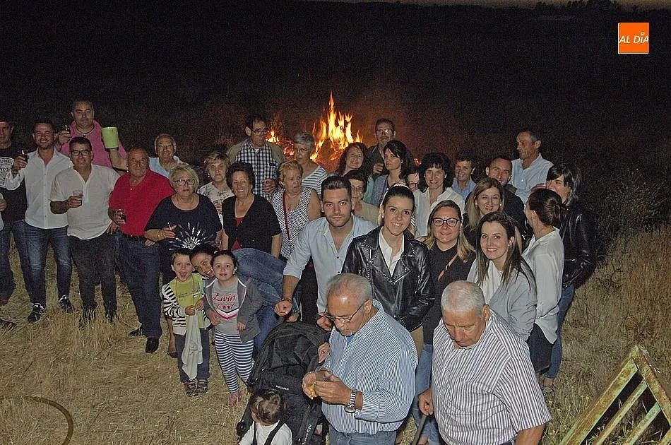 Foto 10 - El fuego ilumina la velada de apertura de los actos de Sanjuanejo en honor a su patr&oacute;n  