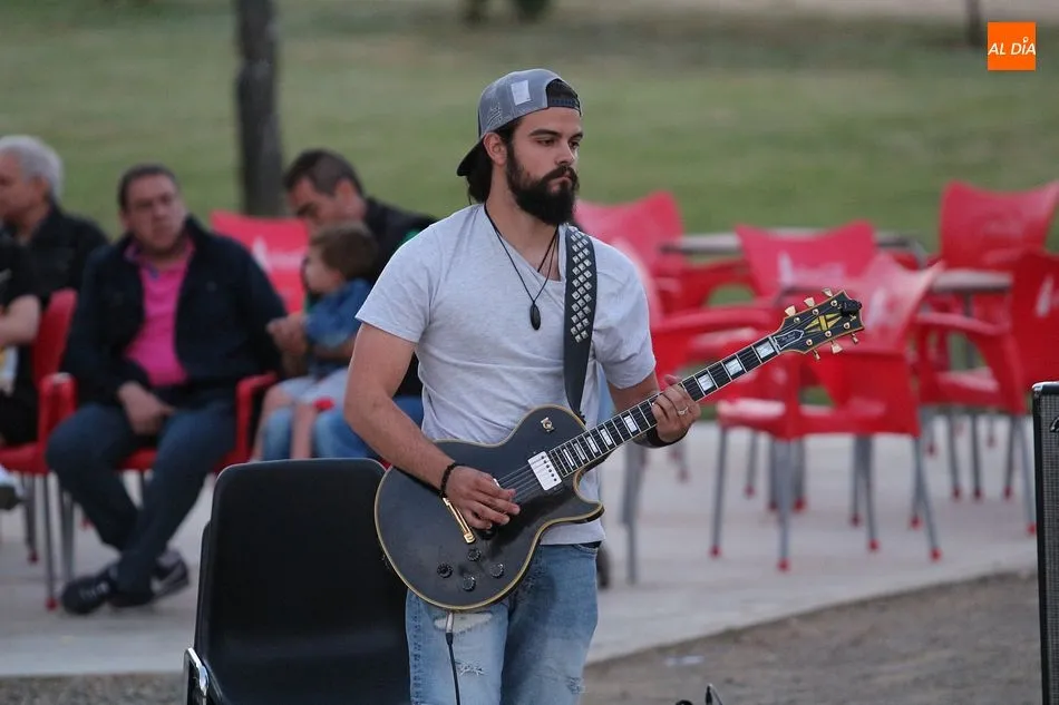Foto 7 - La Escuela de M&uacute;sica finaliza el curso con un veraniego concierto&nbsp;