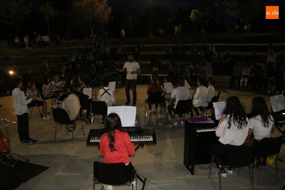 Foto 6 - La Escuela de M&uacute;sica finaliza el curso con un veraniego concierto&nbsp;