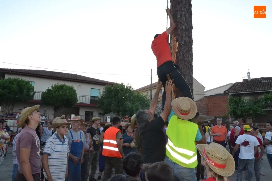 Foto 10 - Una Quinta &iacute;ntegramente femenina lidera las fiestas de San Juan en Robleda  