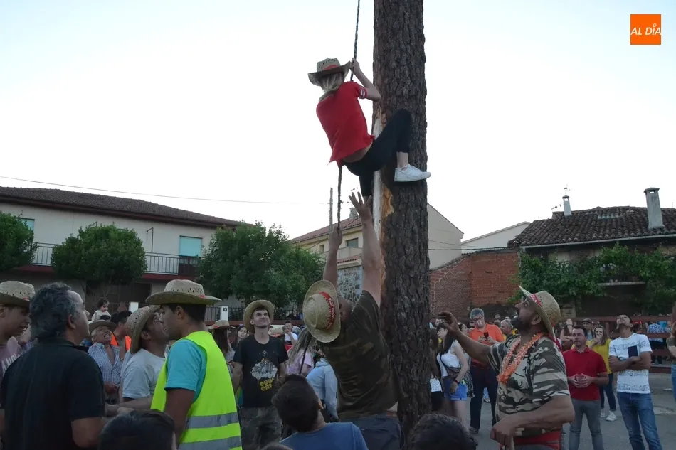 Foto 8 - Una Quinta &iacute;ntegramente femenina lidera las fiestas de San Juan en Robleda  