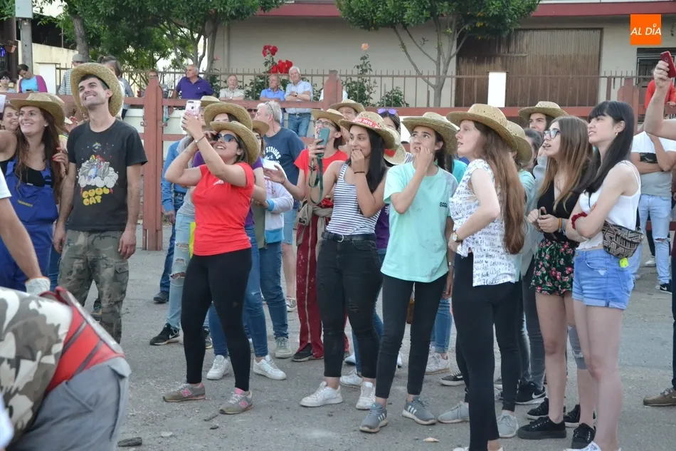 Foto 4 - Una Quinta &iacute;ntegramente femenina lidera las fiestas de San Juan en Robleda  