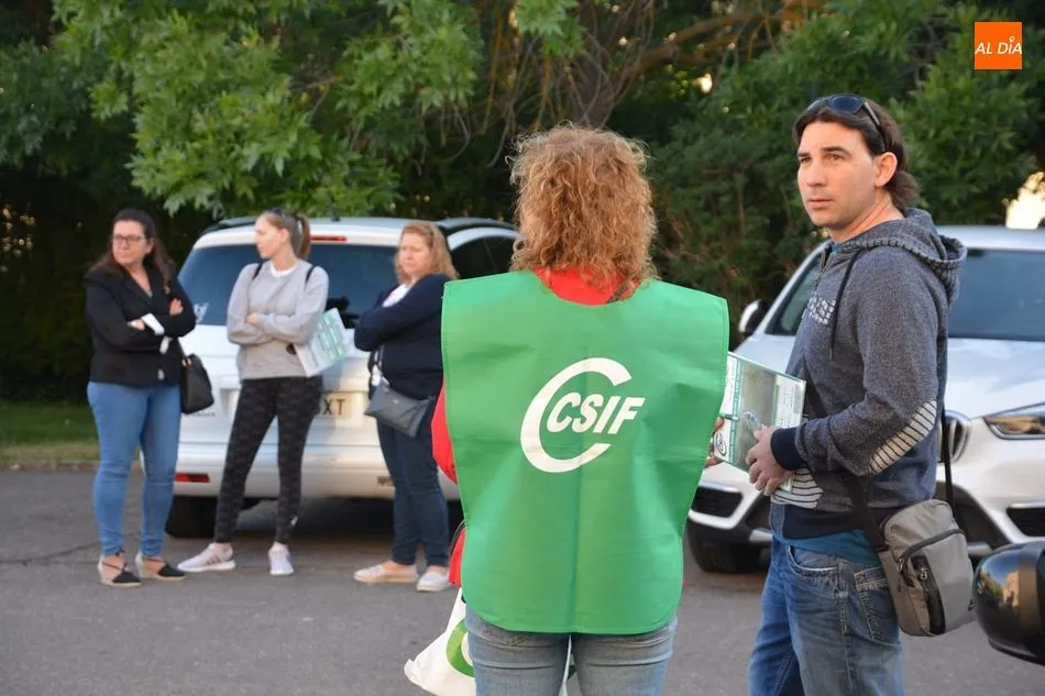 Foto 3 - Nervios e ilusiones en la oposici&oacute;n para 4.100 maestros en Salamanca