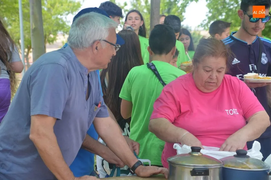 Foto 9 - En torno a 5000 personas degustan la paella festiva en Cabrerizos