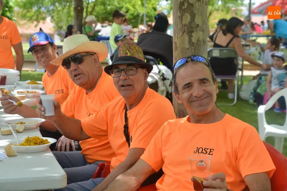 Foto 10 - En torno a 5000 personas degustan la paella festiva en Cabrerizos