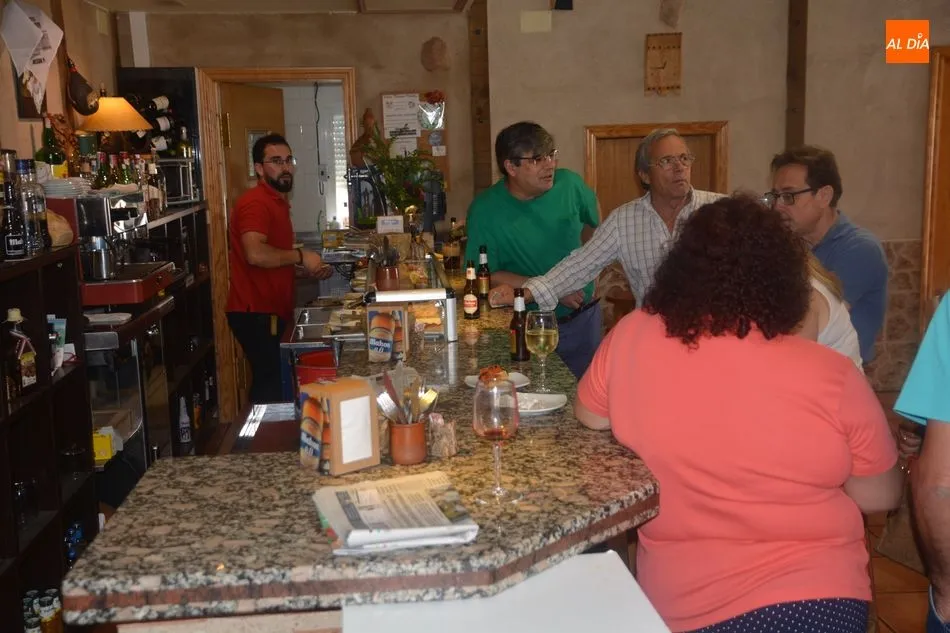 Foto 11 - Palacios del Arzobispo afronta su segundo d&iacute;a de fiesta con la charanga Manliao y comida popular
