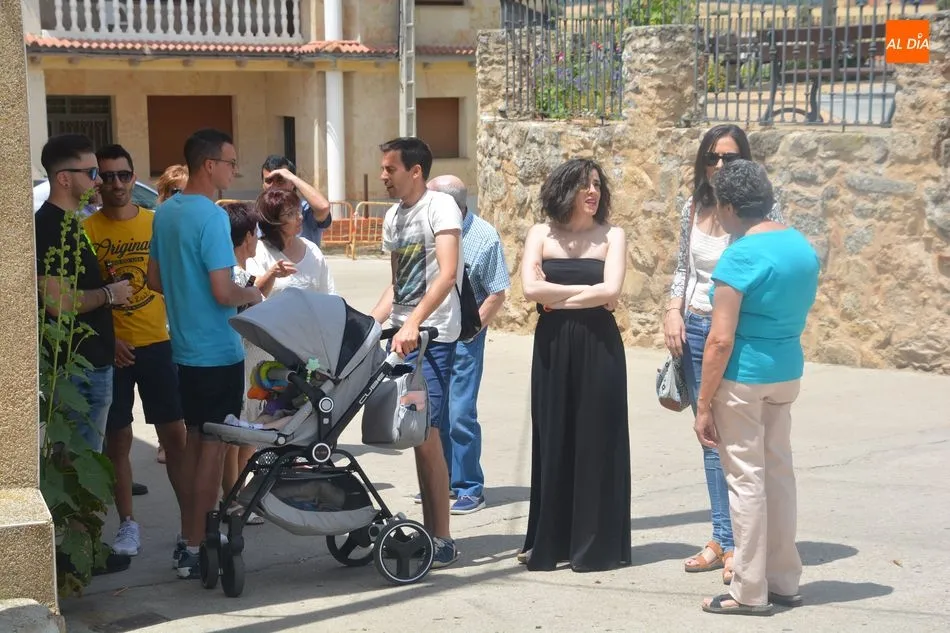 Foto 2 - Palacios del Arzobispo afronta su segundo d&iacute;a de fiesta con la charanga Manliao y comida popular