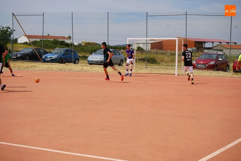 Foto 6 - El 24 horas de f&uacute;tbol sala de Fuenterroble afronta su recta final