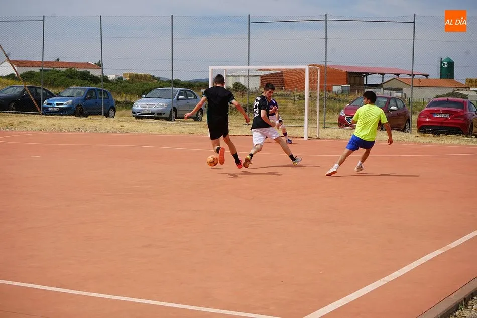 Foto 5 - El 24 horas de f&uacute;tbol sala de Fuenterroble afronta su recta final