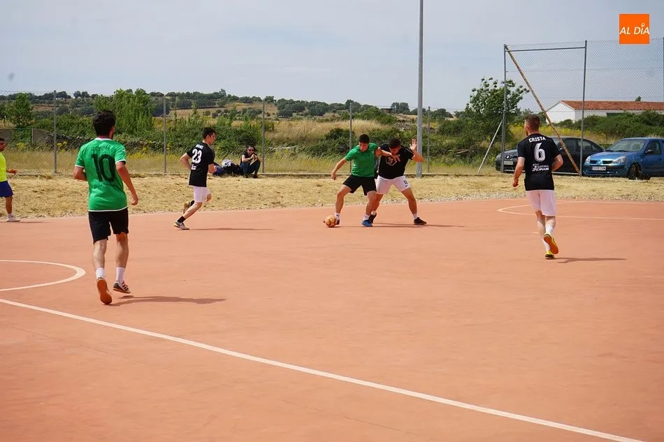 Foto 2 - El 24 horas de f&uacute;tbol sala de Fuenterroble afronta su recta final