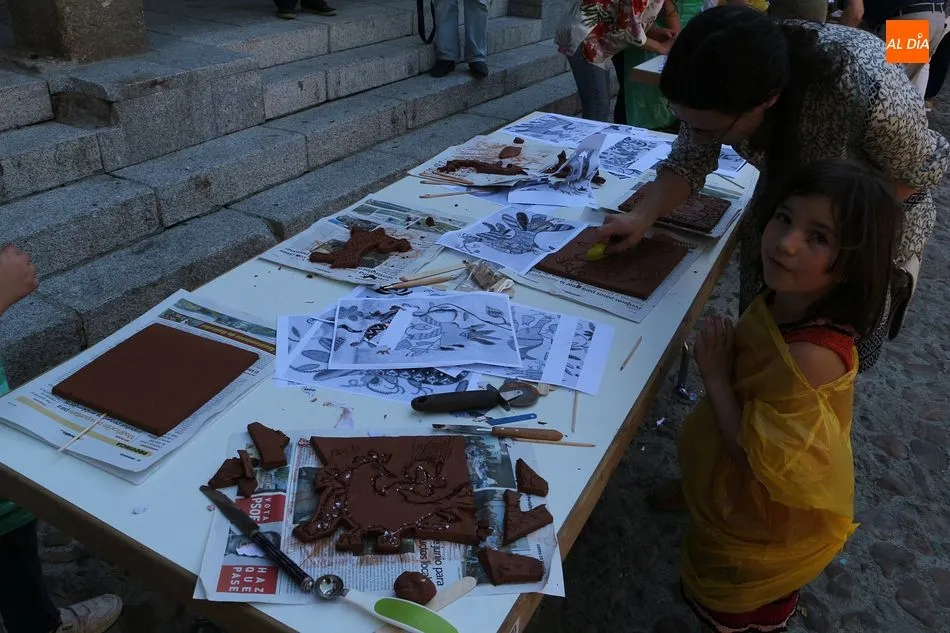 Foto 11 - El Bordado Serrano destaca en la Escuela de Alcaldes de San Esteban de la Sierra