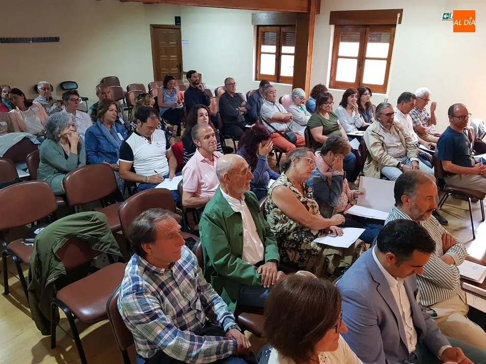 Foto 2 - El Bordado Serrano destaca en la Escuela de Alcaldes de San Esteban de la Sierra