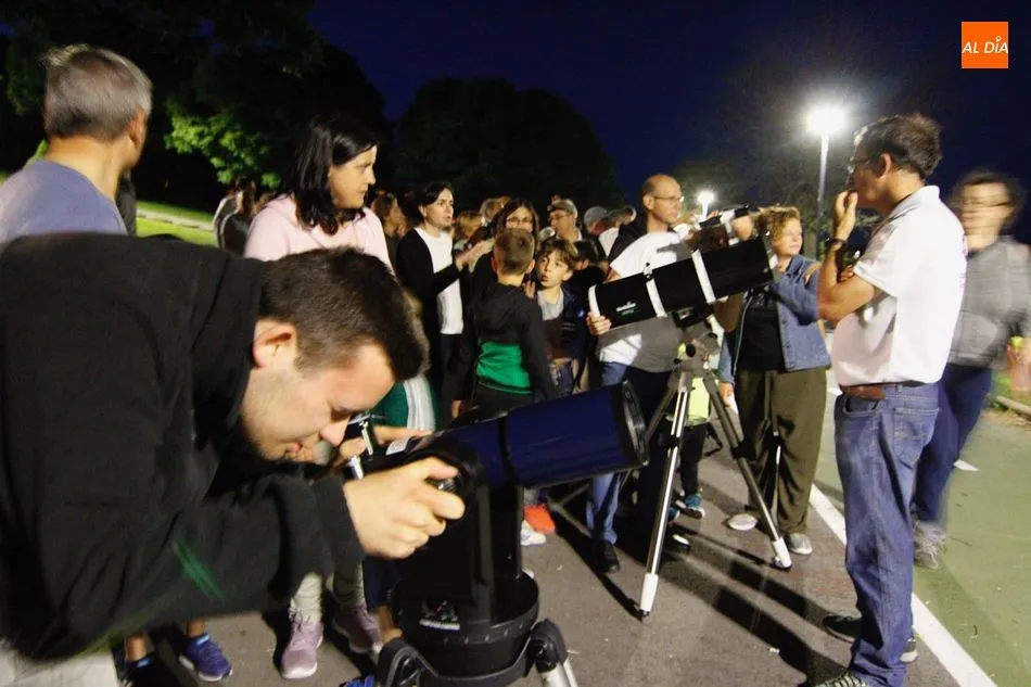 Entretenida observación nocturna del solsticio de verano en Puente Ladrillo