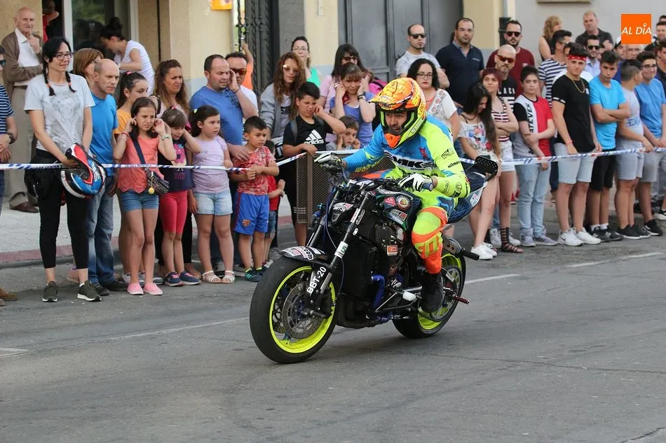 Foto 9 - Pl&aacute;cido P&eacute;rez pone en pie al Guijuelo motero