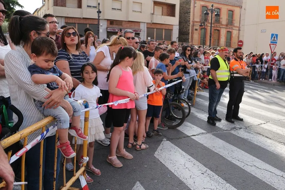 Foto 7 - Pl&aacute;cido P&eacute;rez pone en pie al Guijuelo motero