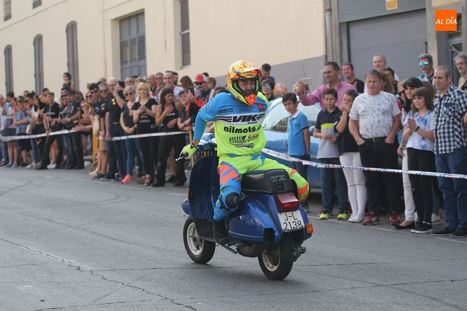 Foto 6 - Pl&aacute;cido P&eacute;rez pone en pie al Guijuelo motero