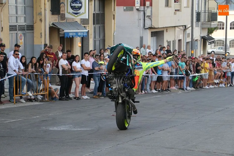 Foto 4 - Pl&aacute;cido P&eacute;rez pone en pie al Guijuelo motero