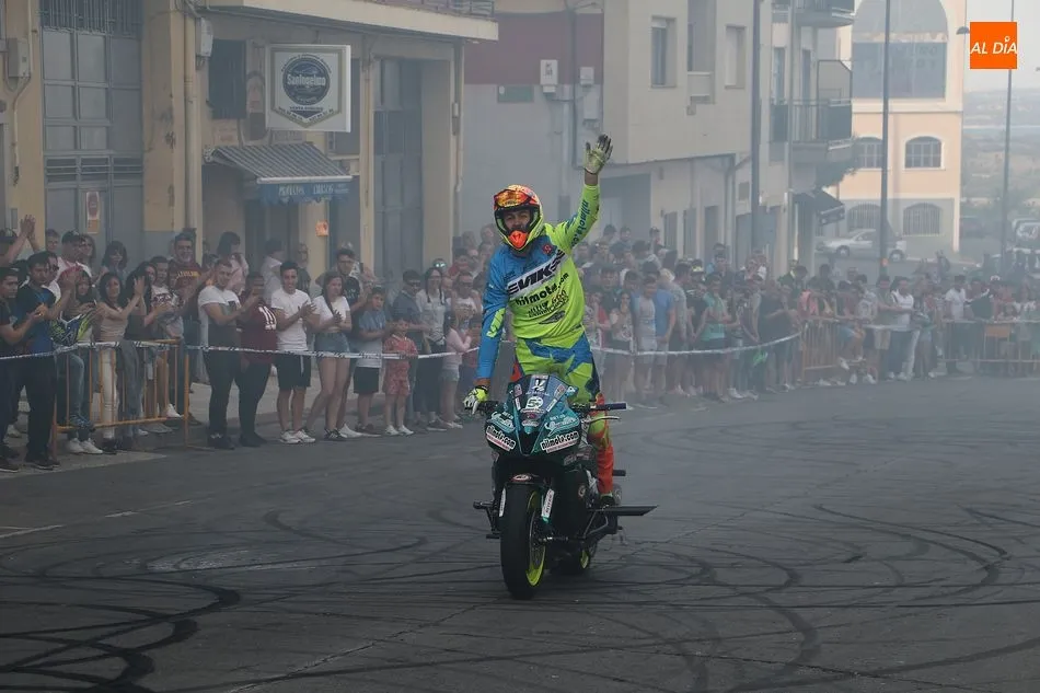 Foto 3 - Pl&aacute;cido P&eacute;rez pone en pie al Guijuelo motero