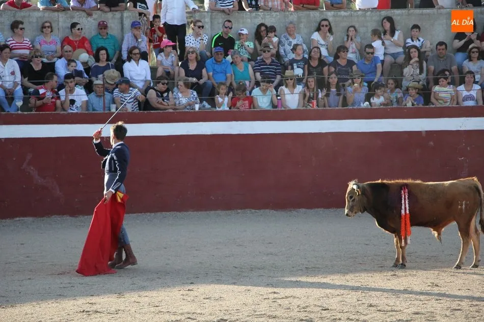 Foto 8 - Entretenido tentadero en Rollanejo con alumnos de la Escuela de Tauromaquia de Salamanca  
