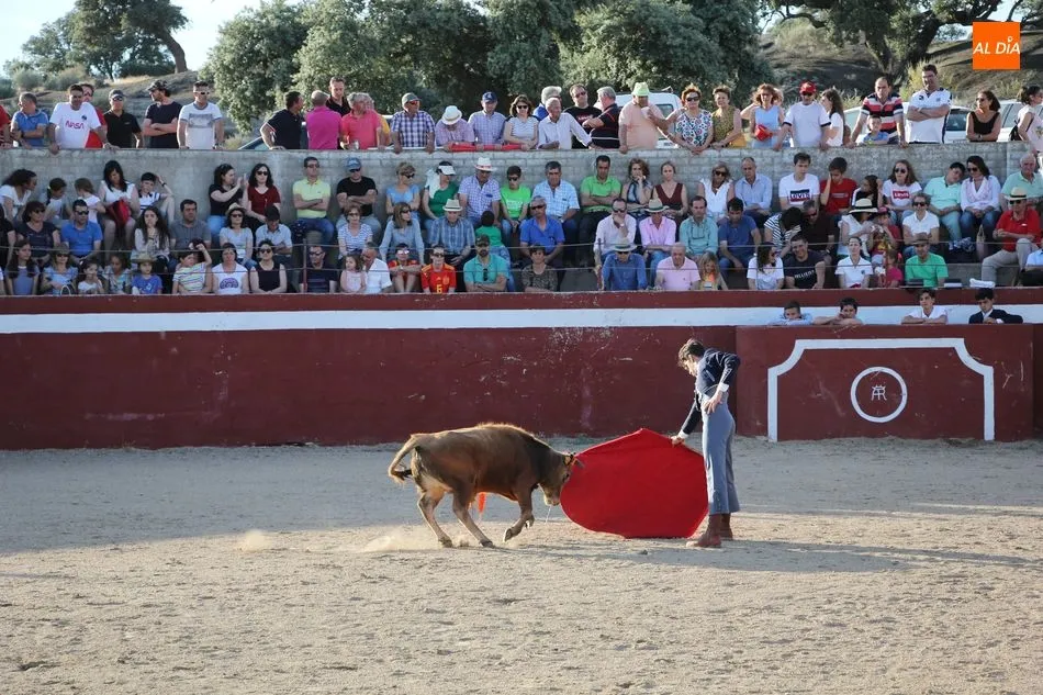Foto 6 - Entretenido tentadero en Rollanejo con alumnos de la Escuela de Tauromaquia de Salamanca  