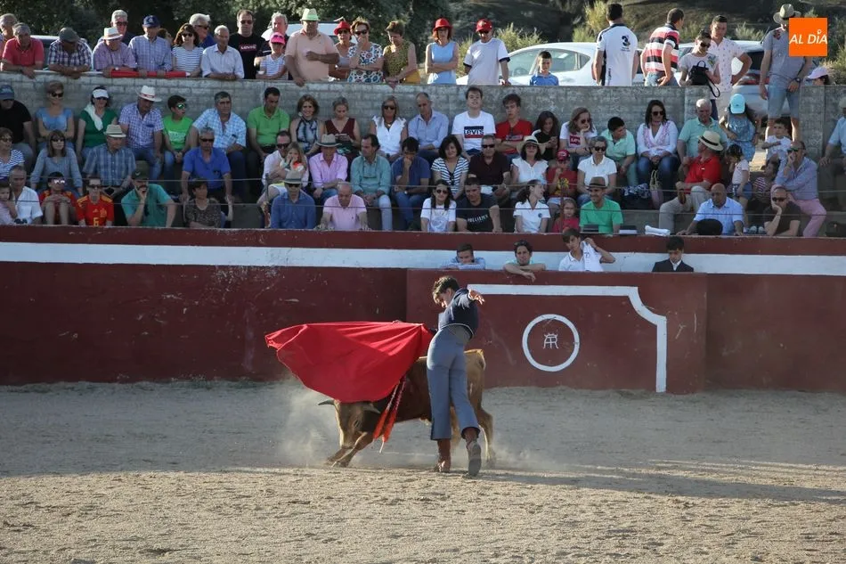 Foto 3 - Entretenido tentadero en Rollanejo con alumnos de la Escuela de Tauromaquia de Salamanca  