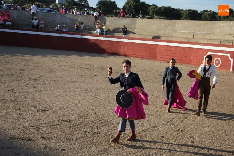 Foto 10 - Entretenido tentadero en Rollanejo con alumnos de la Escuela de Tauromaquia de Salamanca  