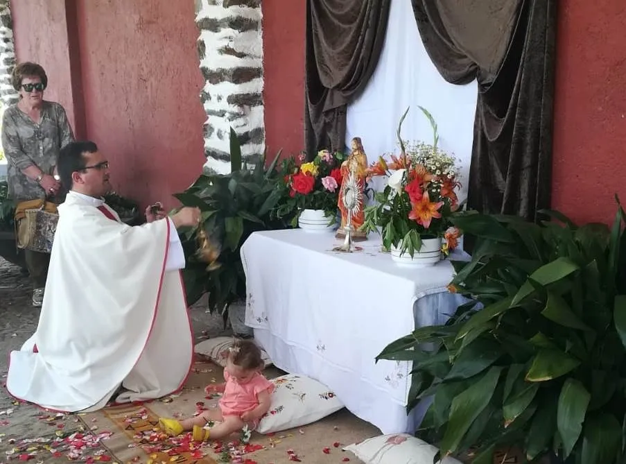 Foto 5 - El Arrabal de San Sebasti&aacute;n adelanta con una gran participaci&oacute;n la procesi&oacute;n del Sant&iacute;simo  