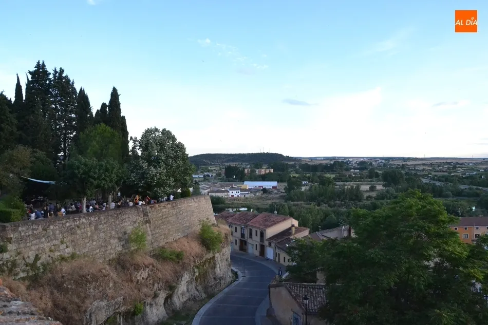 Foto 5 - El Parador da la bienvenida al verano con la m&uacute;sica de Cardoso  
