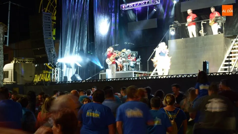 Foto 7 - El preg&oacute;n y el nombramiento de Damas de las Fiestas abre una animada noche en Hinojosa de Duero