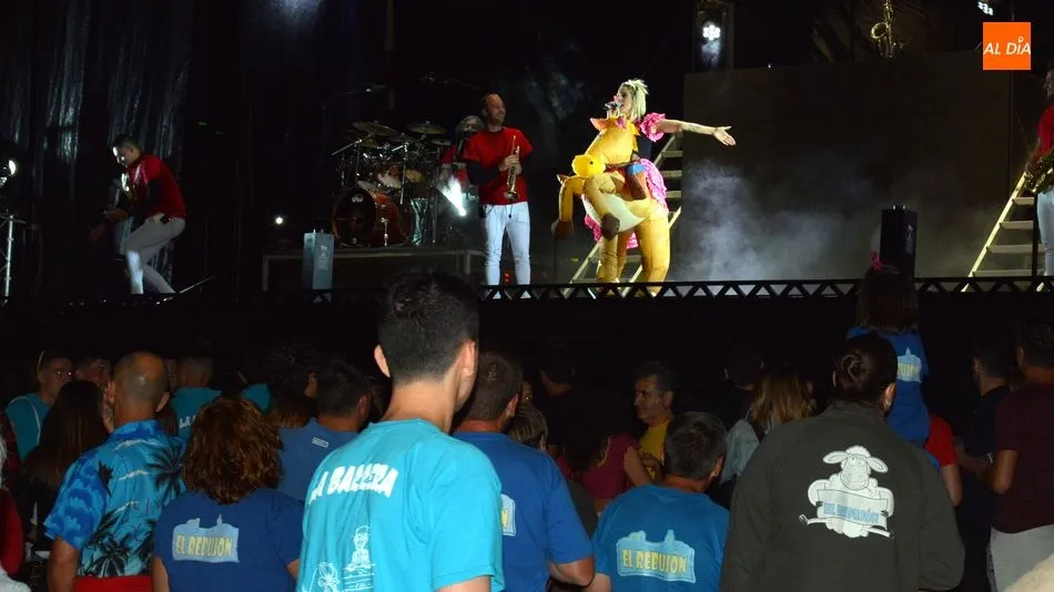 Foto 9 - El preg&oacute;n y el nombramiento de Damas de las Fiestas abre una animada noche en Hinojosa de Duero