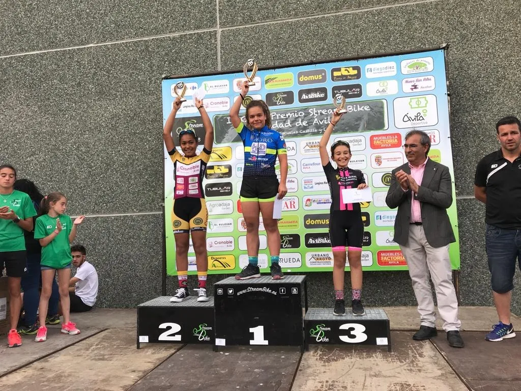 Foto 8 - La victoria de Salma Dom&iacute;nguez y cuatro podios m&aacute;s, el balance de la Escuela de Ciclismo...