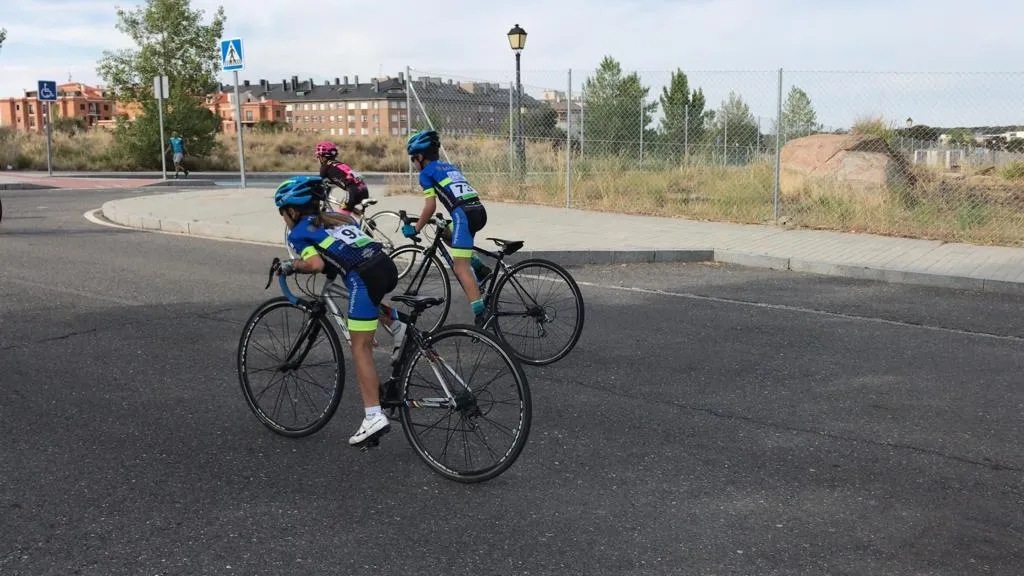 Foto 7 - La victoria de Salma Dom&iacute;nguez y cuatro podios m&aacute;s, el balance de la Escuela de Ciclismo...