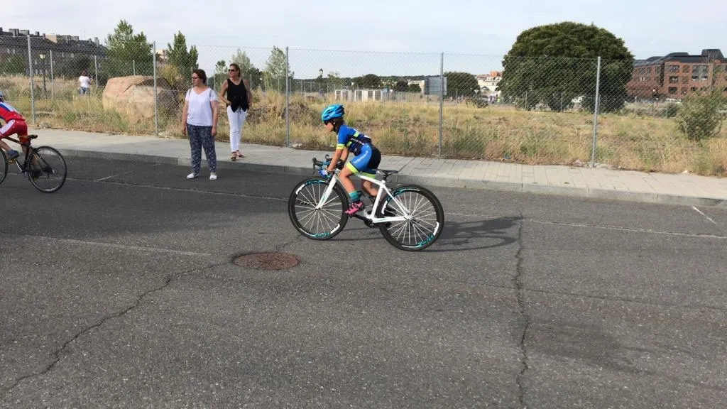 Foto 6 - La victoria de Salma Dom&iacute;nguez y cuatro podios m&aacute;s, el balance de la Escuela de Ciclismo...