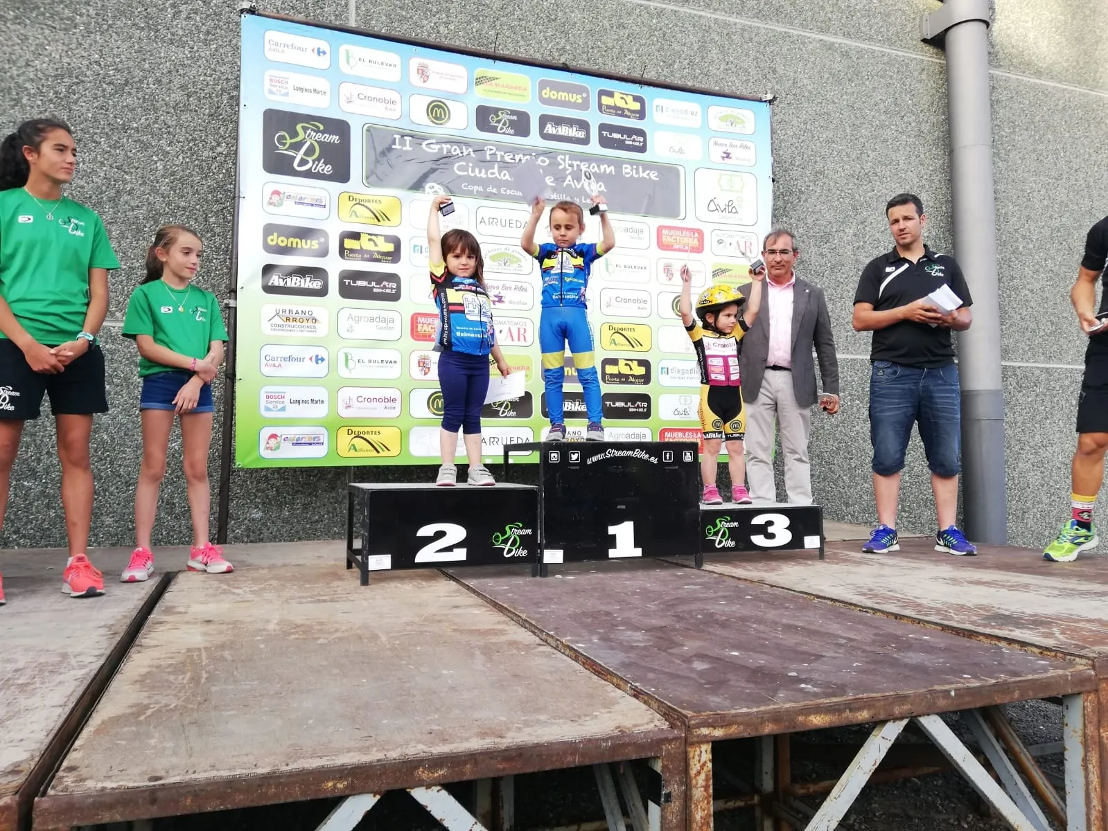 Foto 5 - La victoria de Salma Dom&iacute;nguez y cuatro podios m&aacute;s, el balance de la Escuela de Ciclismo...