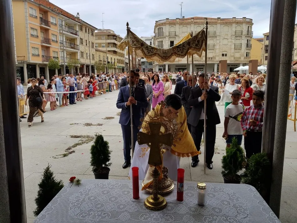 Foto 2 - Guijuelo celebra con devoci&oacute;n el Corpus