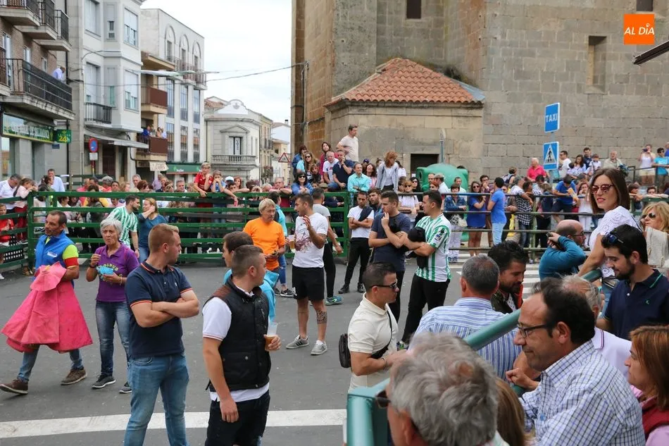 Foto 2 - La Asociaci&oacute;n Taurina de Vitigudino &lsquo;echa el resto&rsquo; en el &uacute;ltimo encierro tradicional del...