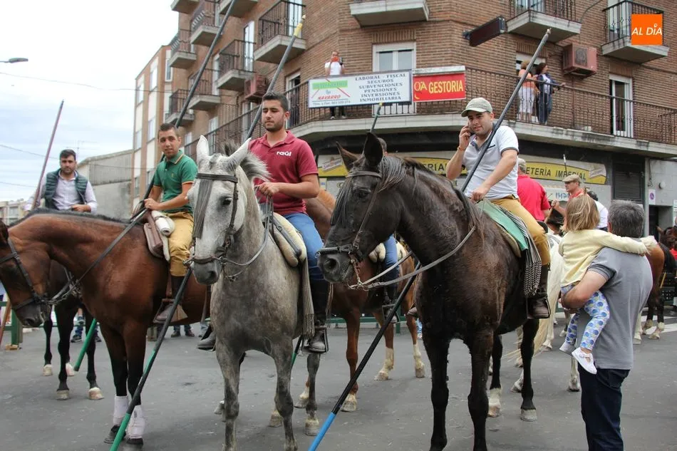 Foto 8 - Bonito encierro a caballo en el d&iacute;a m&aacute;s taurino del Corpus de Vitigudino  